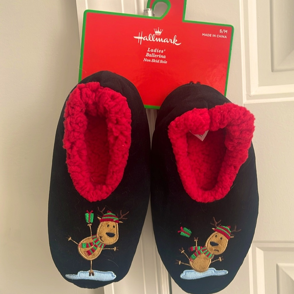 Closet clear up! 🎉Hallmark NWT slippers size small. 85 %off retail final sale.